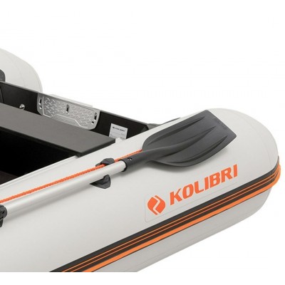 Колибри КМ-330ДСЛ (Kolibri KM-330DSL) светло-серая моторная килевая надувная лодка + фанерный пайол