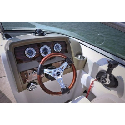 Пластиковый катер Sea Ray 220 Sundeck